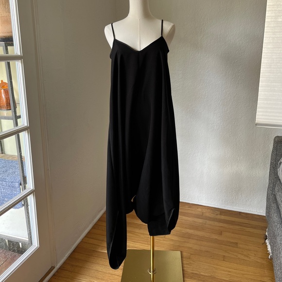 Silky black jumpsuit - Picture 2 of 10